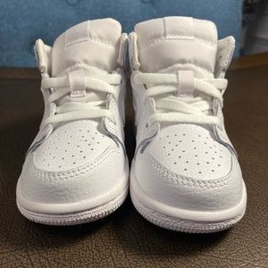 Jordan 1 Mid Sneakers Size 7c